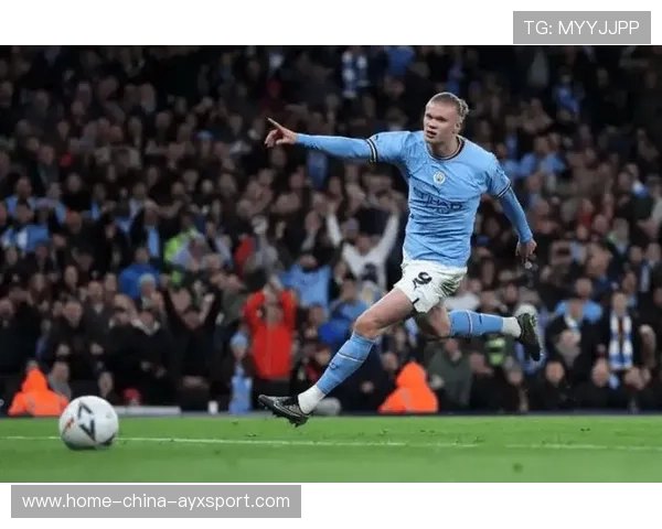 曼城前场连线哈兰德禁区内轻松破网示威，展现进攻火力之巅