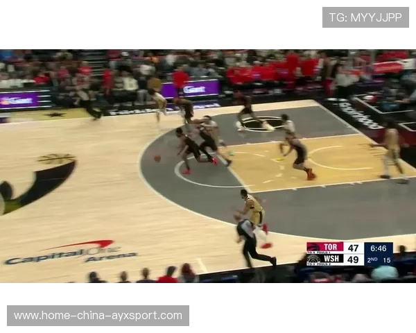 NBA巅峰对决：抢断后一条龙飞扣的震撼瞬间